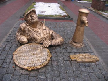 Cherkasy şehrindeki bir su şirketinde bir anıt.