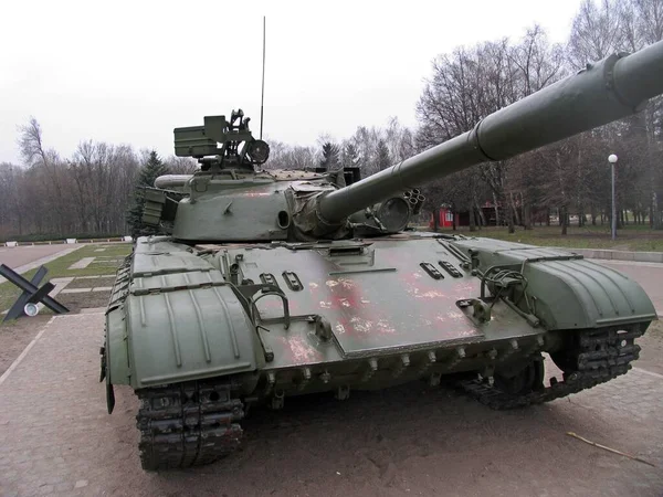 Çerkasy Şehrinde Yıllık Zaferin Ardından Parkta Bir Tankın Anıtı — Stok fotoğraf
