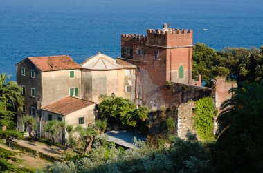 Monte Marcello Antik ortaçağ köyü Akdeniz manzaralı panoramik arka plan ile. La Spezia, Liguria, İtalya