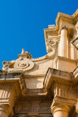 Noto Sicilya Vadisi. Noto Sicilya 'daki Barok mimarisinin tipik ayrıntıları