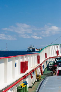 Feribot, Landin için kırmaya hazır Sol tarafında görünümü