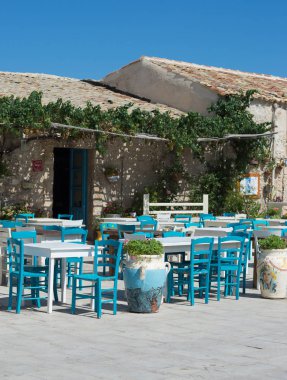Bir turist karakteristik ve rustik restoranında detay
