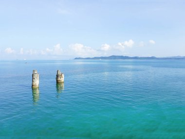Bina eski deniz manzarası ile mavi, gök, berbat