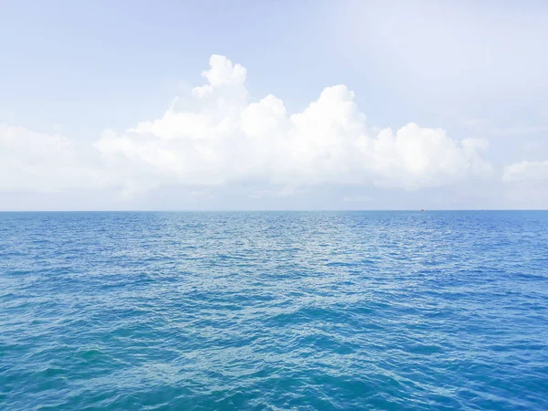 Seascape Med Blå Hav Och Himmel För Bakgrund — Stockfoto