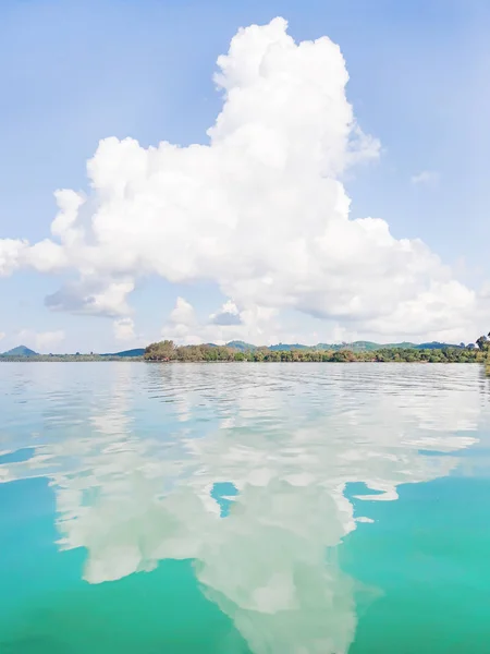 Groen Blauwe Zee Met Het Eiland Hemel Thailand — Stockfoto