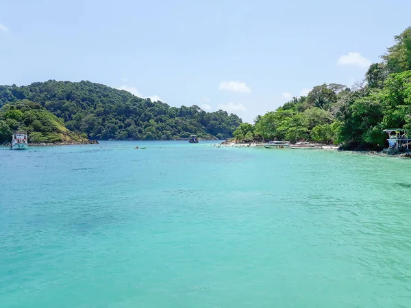 Зеленое Синее Море Островом Небом Таиланде — стоковое фото