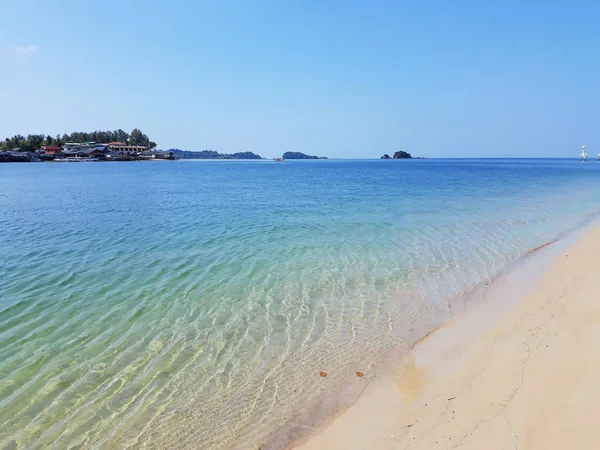Areia Branca Praia Com Mar Céu Tailândia — Fotografia de Stock