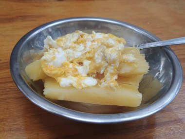 Brezilya manyok ve sahanda yumurta.