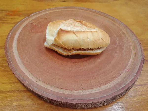 Pão Brasileiro Com Carne Sobre Base Madeira — Fotografia de Stock