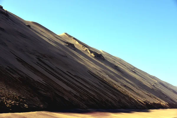 Namib Çölü 'nde uzun çapraz kumul