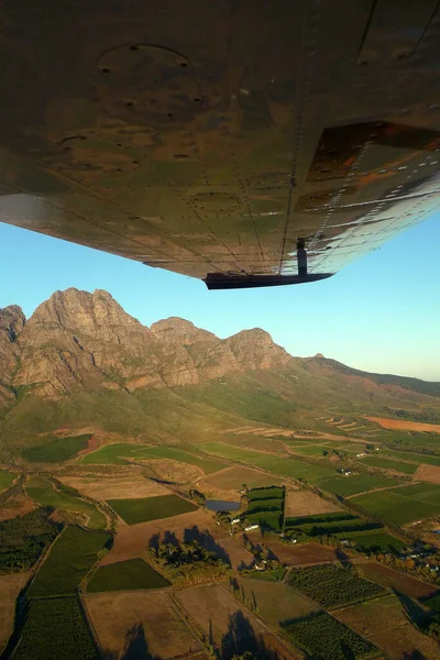 Μια Περιπετειώδης Μάλλον Χαμηλή Πτήση Πάνω Από Την Οροσειρά Swartberg — Φωτογραφία Αρχείου