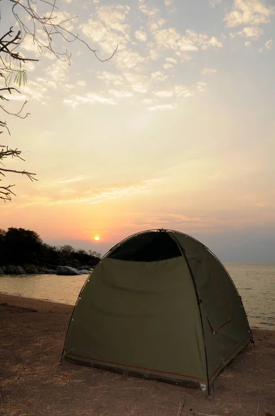 Una Carpa Cúpula Acampada Orilla Del Lago Malawi Para Sueño — Foto de Stock