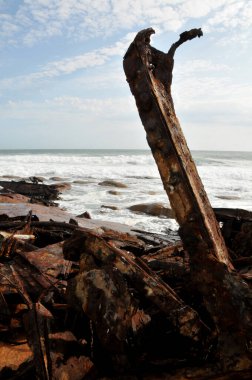 1943 'ten beri Güney Afrika' nın batı kıyısında korsanlığın paslanmış kırmızı bir iskeleti aşınıyor.