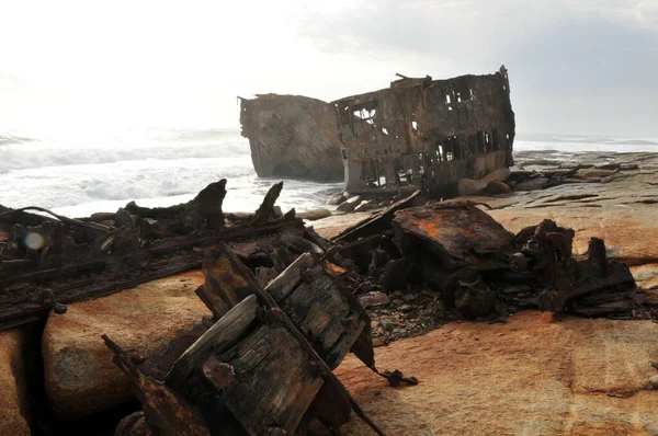 Notoriamente Mau Tempo Fez Com Que Piratiny Encalhe Costa Rochosa — Fotografia de Stock