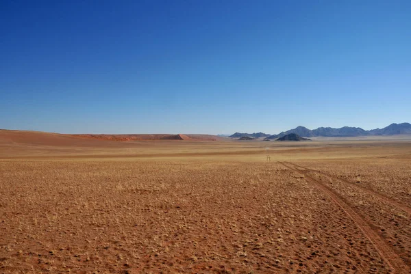 Conjunto Trilhas Aventureiro Sobre Desolação Dos Infinitos Apartamentos Haiber Deserto — Fotografia de Stock