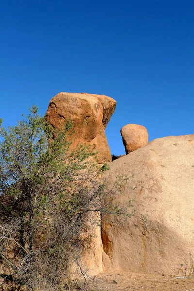 Камень Похожий Человека Говорящего Шипами — стоковое фото