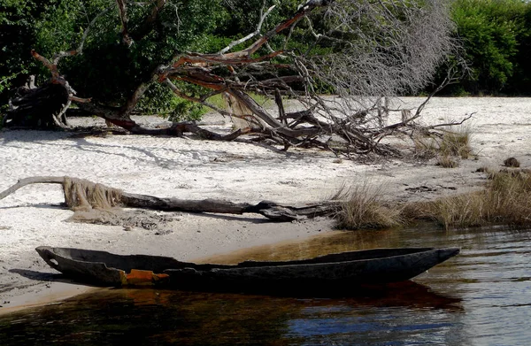 Old Broken Dug Out Canoe Beached Next Zambezi River Zambia — Stock Photo, Image