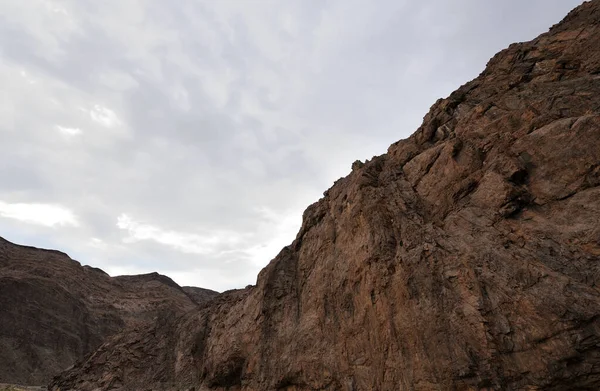 Útesy Údolí Gamkab Jižní Namibii Proti Zatažené Obloze — Stock fotografie