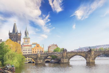 Güzel manzara Charles Köprüsü, eski şehir ve eski şehir Kulesi Charles Köprüsü, Çek Cumhuriyeti