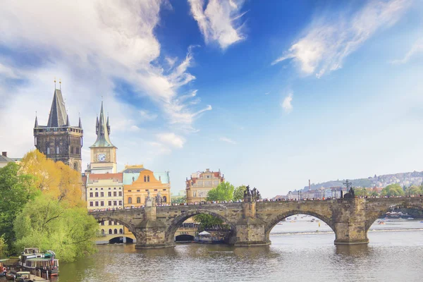 Güzel manzara Charles Köprüsü, eski şehir ve eski şehir Kulesi Charles Köprüsü, Çek Cumhuriyeti
