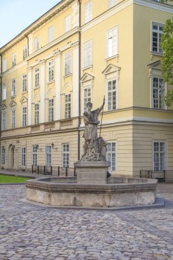 Anıtın sokaklarda Lviv, Ukrayna'nın güzel manzarasına