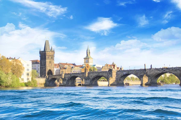 Güzel manzara Charles Köprüsü, eski şehir ve eski şehir Kulesi Charles Köprüsü, Çek Cumhuriyeti