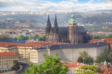 Çek Cumhuriyeti Prag 'daki St. Vitus Katedrali, Prag Şatosu ve Mala Strana' nın güzel manzarası