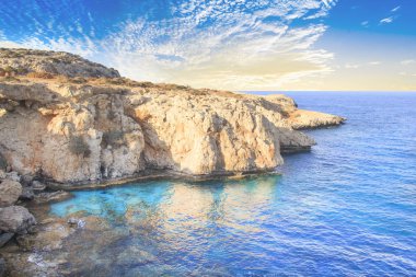 Deniz uçurumdan güzel görünümü