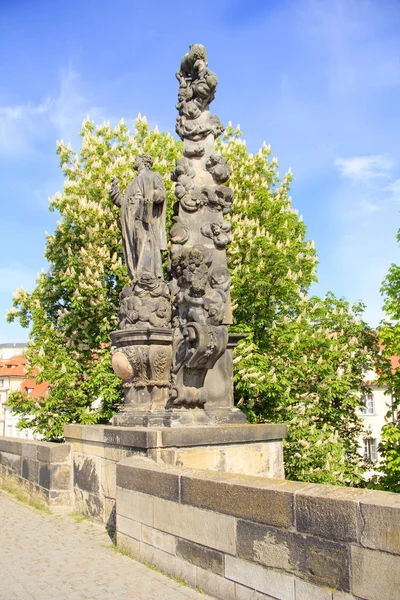 Ένα Από Αγάλματα Στη Γέφυρα Του Καρόλου Πράγα Τσεχική Δημοκρατία — Φωτογραφία Αρχείου