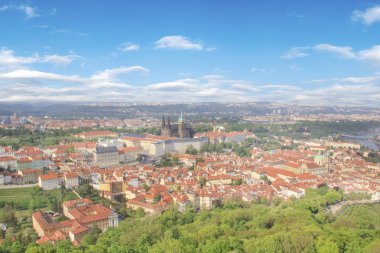 Çek Cumhuriyeti Prag 'daki St. Vitus Katedrali, Prag Şatosu ve Mala Strana' nın güzel manzarası