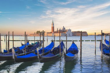 Gondol ve Katedrali, San Giorgio Maggiore, Venedik Lagünü, Venedik, İtalya, bir adada güzel görünümü