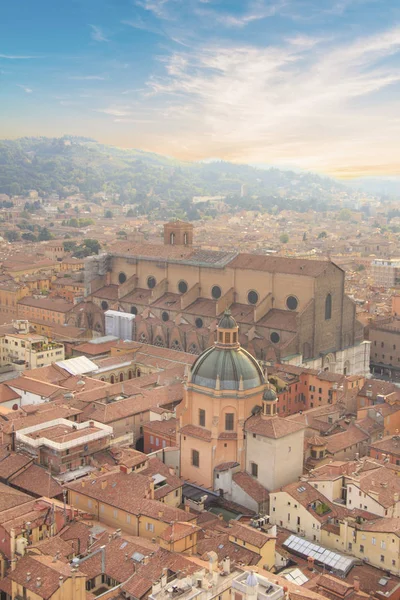 Bologna, İtalya'nın merkezinin güzel manzara