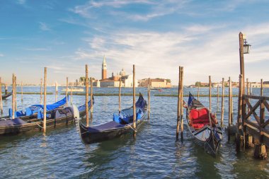 Gondol ve Katedrali, San Giorgio Maggiore, Venedik Lagünü, Venedik, İtalya, bir adada güzel görünümü