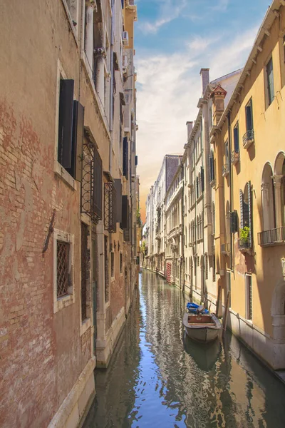 Όμορφη Θέα Από Ένα Από Βενετσιάνικα Κανάλια Στη Βενετία Ιταλία — Φωτογραφία Αρχείου