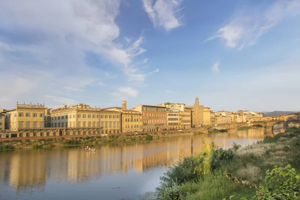 Piękny Widok Most Ponte Vecchio Przez Rzekę Arno Florencji Włochy — Zdjęcie stockowe