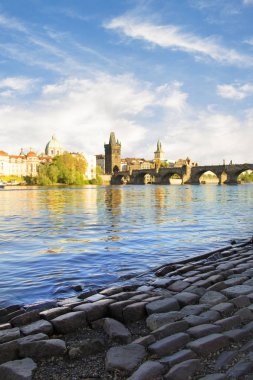 Güzel manzara Charles Köprüsü, eski şehir ve eski şehir Kulesi Charles Köprüsü, Çek Cumhuriyeti