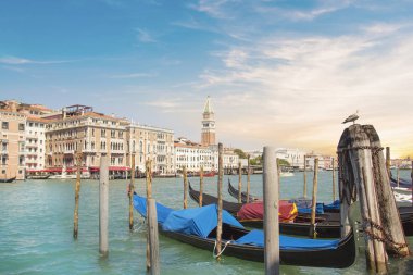 Piazza San Marco'daki Campanile Campanile'nin ve Venedik,İtalya'daki Venedik lagünü'nün güzel manzarası