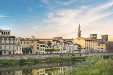 Floransa, İtalya'da Arno Nehri'nin dolgu güzel görünümü