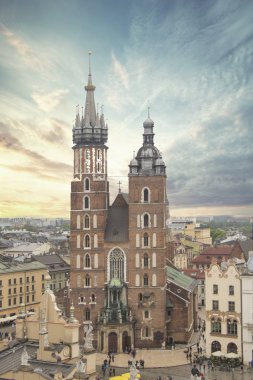 Krakow, Polonya'da Kutsanmış Bakire Meryem (St. Mary Kilisesi) Varsayımı Kilisesi'nin güzel görünümü