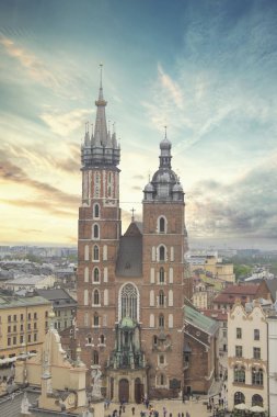 Krakow, Polonya'da Kutsanmış Bakire Meryem (St. Mary Kilisesi) Varsayımı Kilisesi'nin güzel görünümü