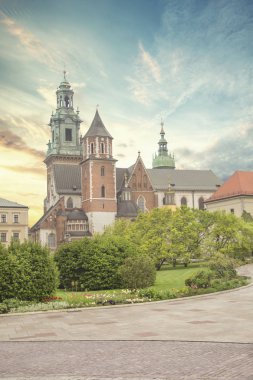 Aziz Stanislav ve Wenceslas Katedrali (Wawel Katedrali) ve Krakow, Polonya Kraliyet Kalesi güzel görünümü