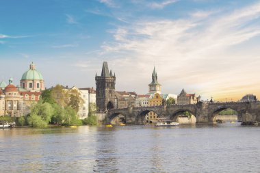 Güzel manzara Charles Köprüsü, eski şehir ve eski şehir Kulesi Charles Köprüsü, Çek Cumhuriyeti