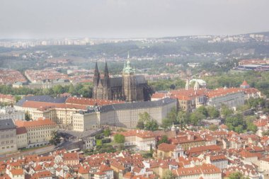 Çek Cumhuriyeti Prag 'daki St. Vitus Katedrali, Prag Şatosu ve Mala Strana' nın güzel manzarası