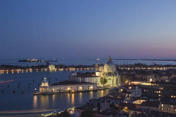 Panorama De Nantes Au Lever Du Soleil Photographie Benkrut