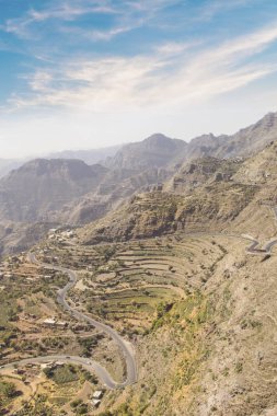 Yemen 'deki dağlarda güzel pirinç terasları manzarası.