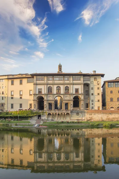 Prachtig Uitzicht Galleria Degli Uffizi Aan Oevers Van Arno Florence — Stockfoto