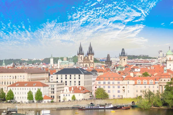 Eski Şehir Meydanının Güzel Manzarası Tyn Kilisesi Çek Cumhuriyeti Prag — Stok fotoğraf