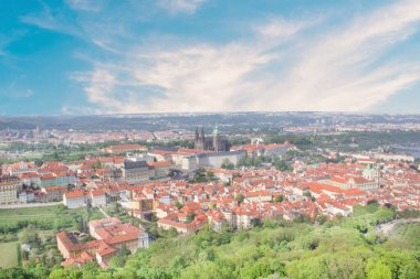 Çek Cumhuriyeti Prag 'daki St. Vitus Katedrali, Prag Şatosu ve Mala Strana' nın güzel manzarası