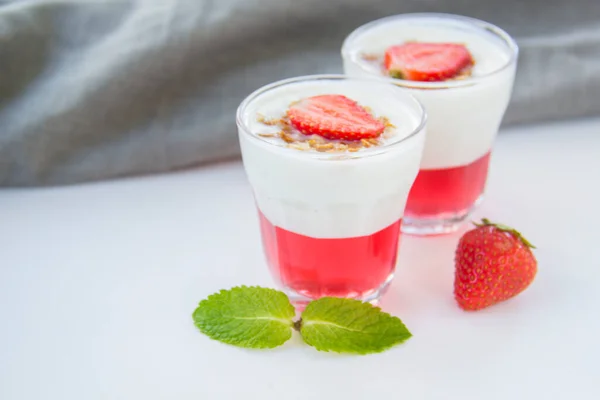 Postre Italiano Panna Cotta Con Fresas — Foto de Stock