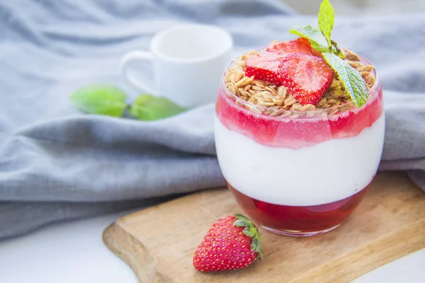 Italienisches Dessert Panna Cotta Mit Erdbeeren — Stockfoto